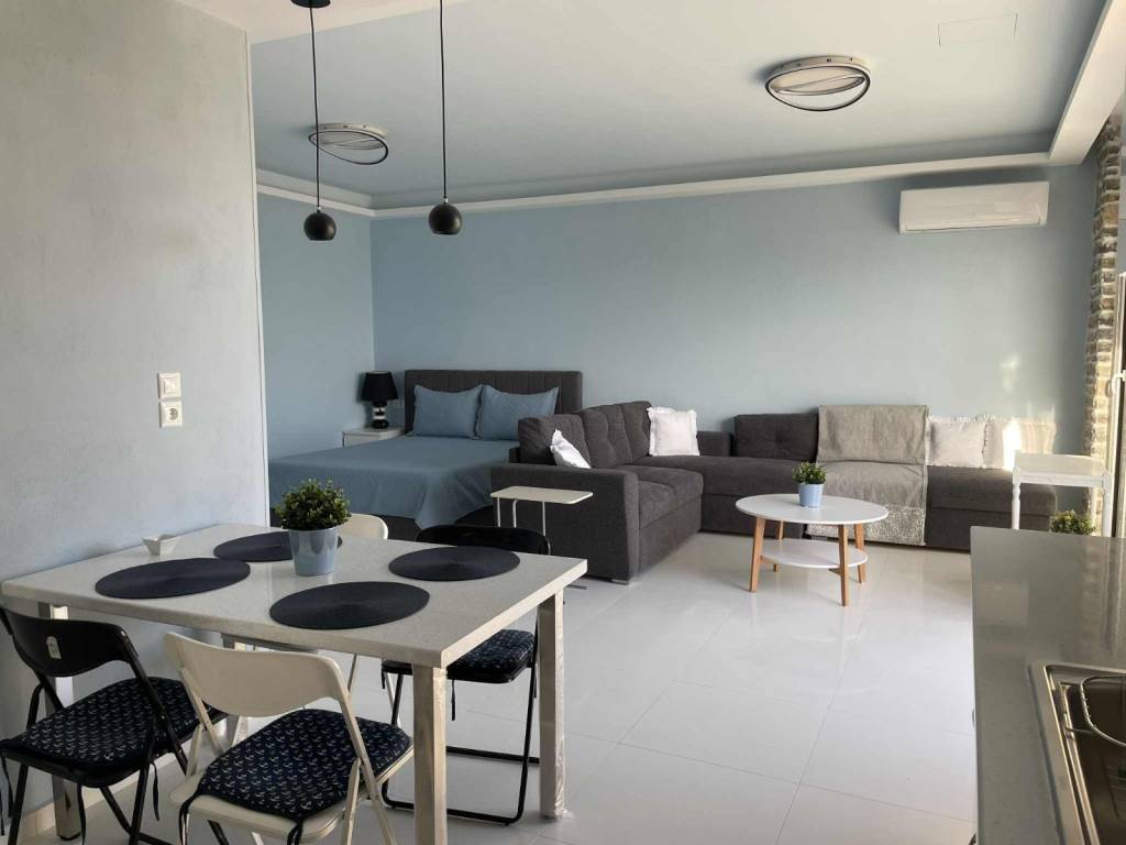 ΚΟΥΖΙΝΑ-ΣΑΛΟΝΙ-ΥΠΝΟΔΩΜΑΤΙΟ