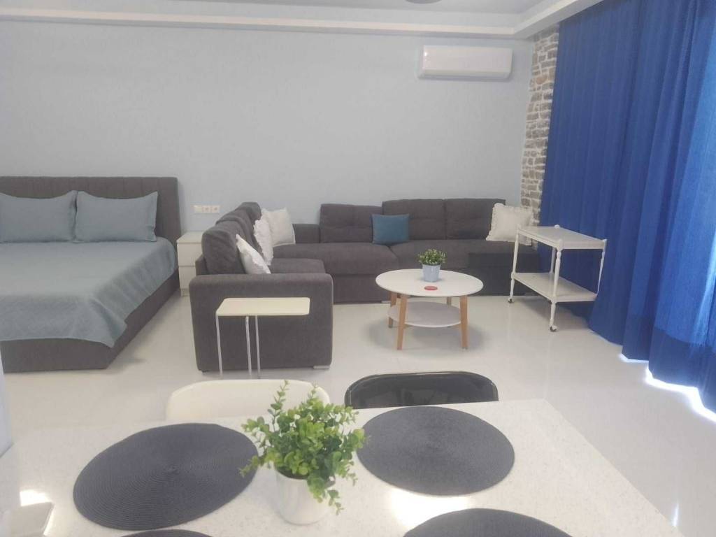 ΣΑΛΟΝΙ-ΥΠΝΟΔΩΜΑΤΙΟ