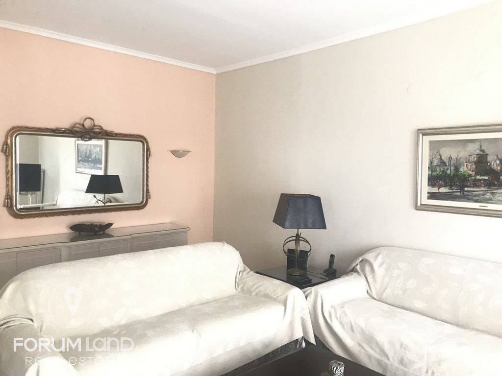 Forumland Real Estate, Σαλόνι