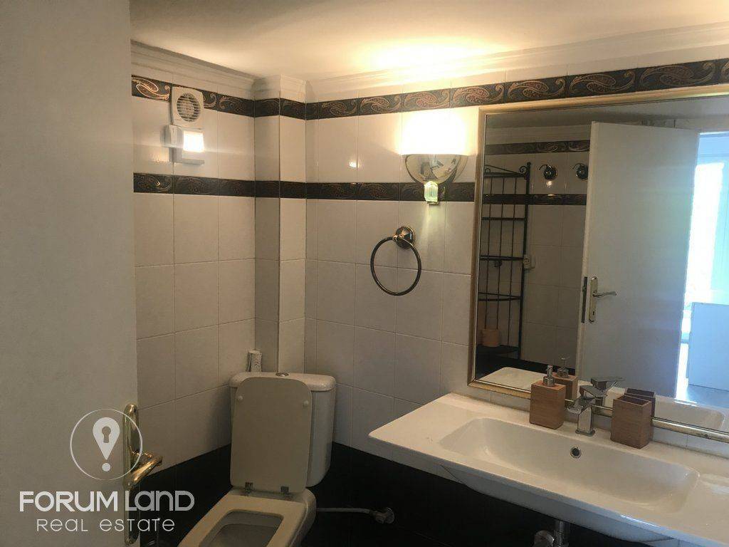 Forumland Real Estate, Μπάνιο