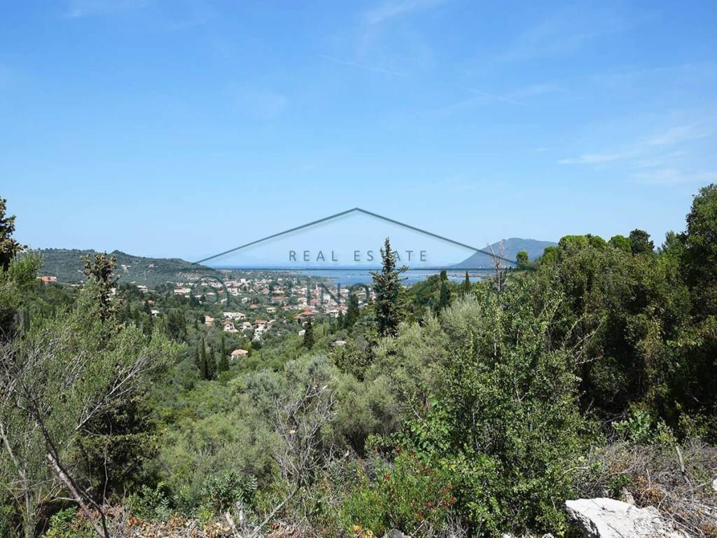 Η όμορφη θέα από το αγροτεμάχιο