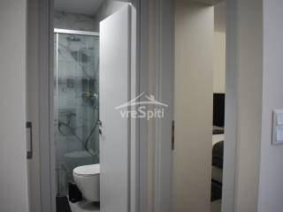 ΕΙΣΟΔΟΣ Υ/Δ ΚΑΙ ΛΟΥΤΡΟΥ