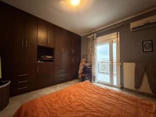 Masiph xylo entoichizomene ntoylapa sto master bedroom