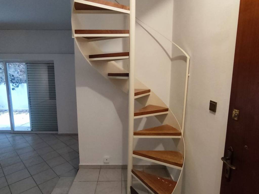 εσωτερική σκάλα