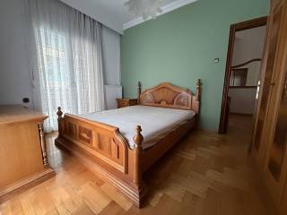 Όλα τα έπιπλα είναι από μασίφ ξύλο ιδιάιτερα προσεγμένα