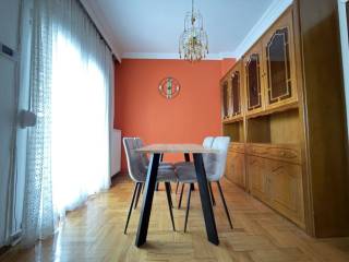 Xechoristo choro trapezarias me parathyro