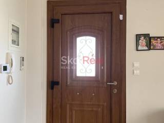 Είσοδος 1ου ορόφου,Πόρτα ασφαλείας