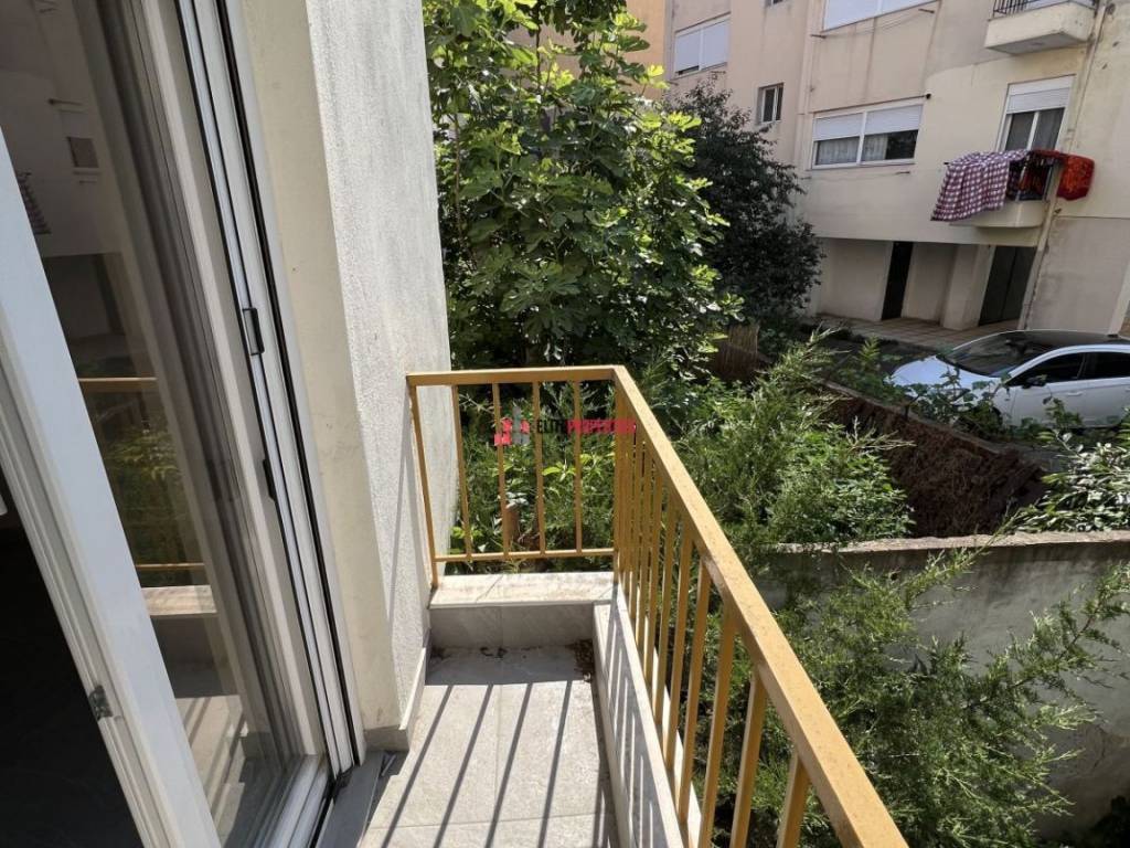 ΜΠΑΛΚΟΝΙ ΔΩΜΑΤΙΟΥ