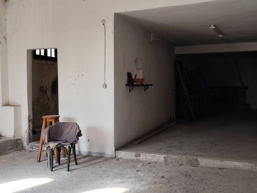 Proen oyzeri psetopoleio sto bathos diakrinetai to tzaki