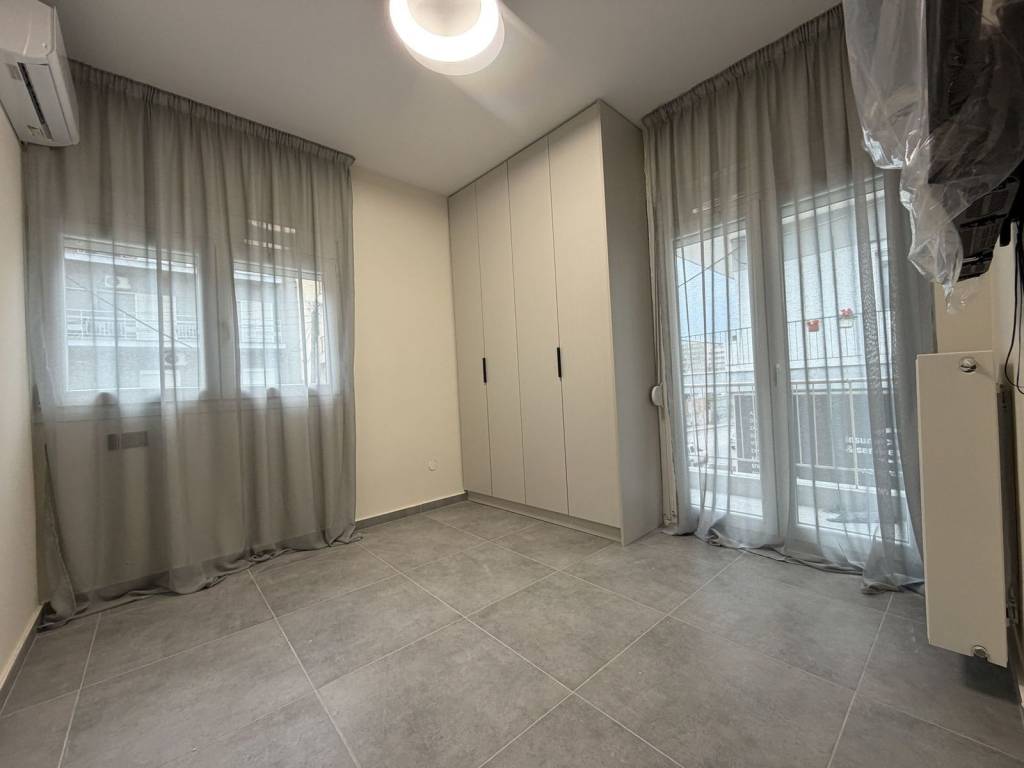 PHoteino, goniako me megale ntoylapa kai sygchrona photistika