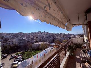 Ανατολικό μπαλκόνι με θέα αστικό τοπίο και θάλασσα