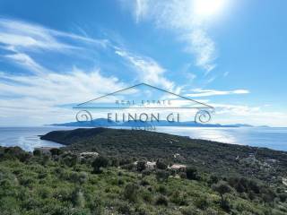 Η εξαιρετική θέα από το αγροτεμάχιο