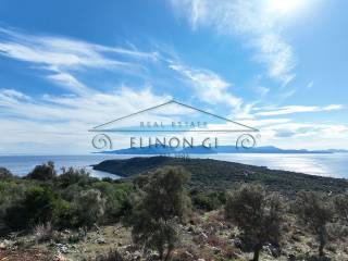 Η εξαιρετική θέα από το αγροτεμάχιο