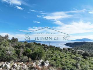 Η εξαιρετική θέα από το αγροτεμάχιο