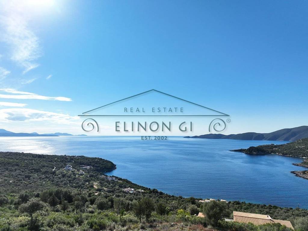 Η εξαιρετική θέα από το αγροτεμάχιο