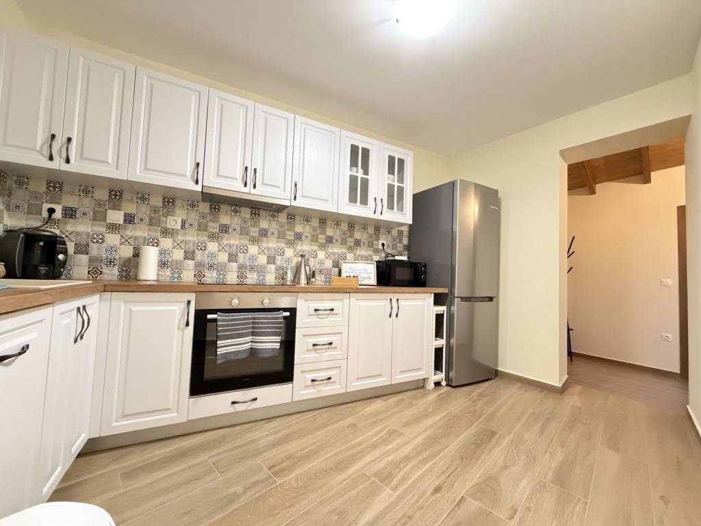 Megale koyzina me elektrikes syskeyes