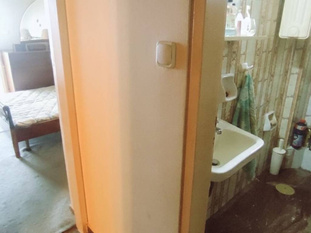 YPNODOMATIO 1 ME THEA THALASSA KAI DIPLA WC