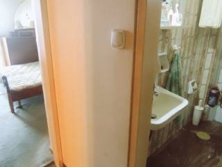 YPNODOMATIO 1 ME THEA THALASSA KAI DIPLA WC