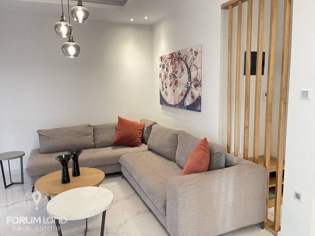 Forumland Real Estate, Σαλόνι