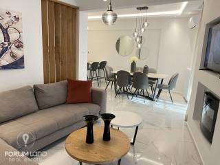 Forumland Real Estate, Saloni me tzaki