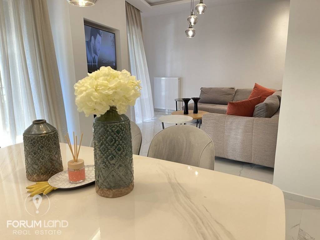 Forumland Real Estate, Saloni