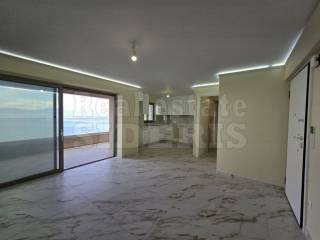 ΣΑΛΟΝΙ ΜΕ ΘΕΑ