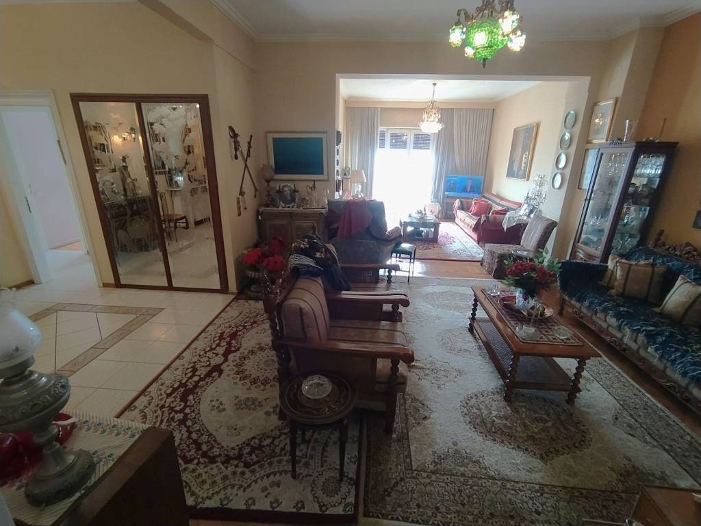 ANYPLACE MESITIKES YPERESIES