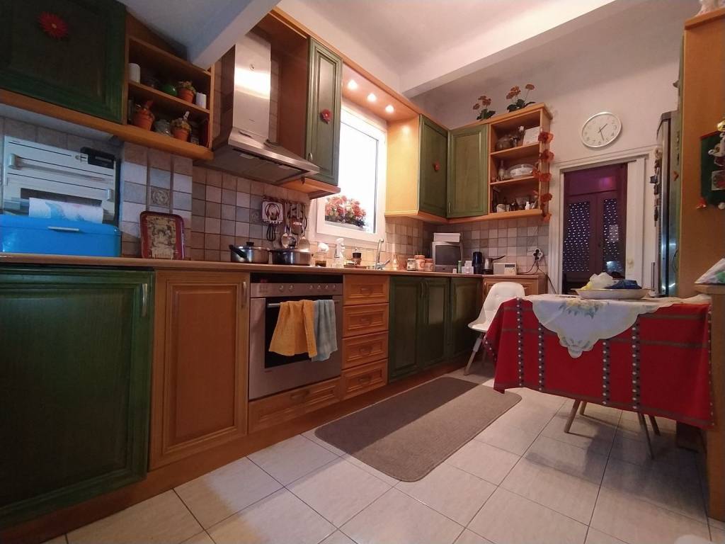 ANYPLACE MESITIKES YPERESIES