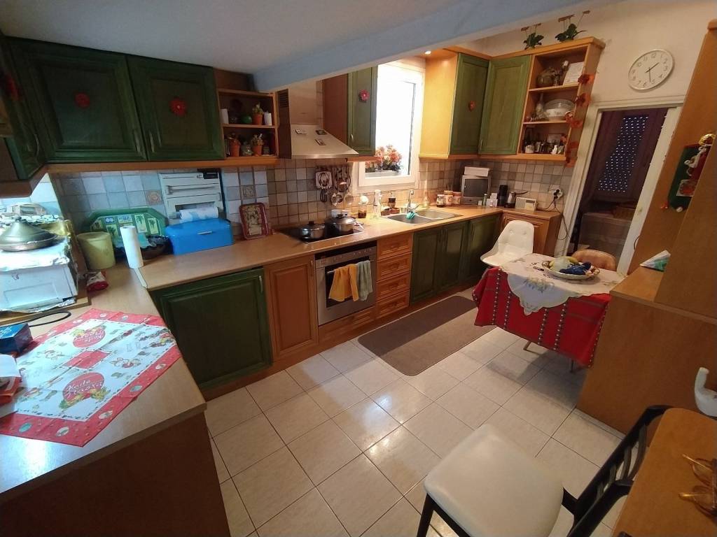 ANYPLACE MESITIKES YPERESIES