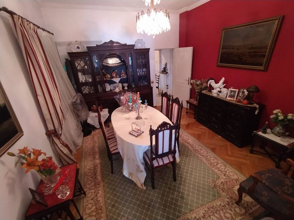 ANYPLACE MESITIKES YPERESIES