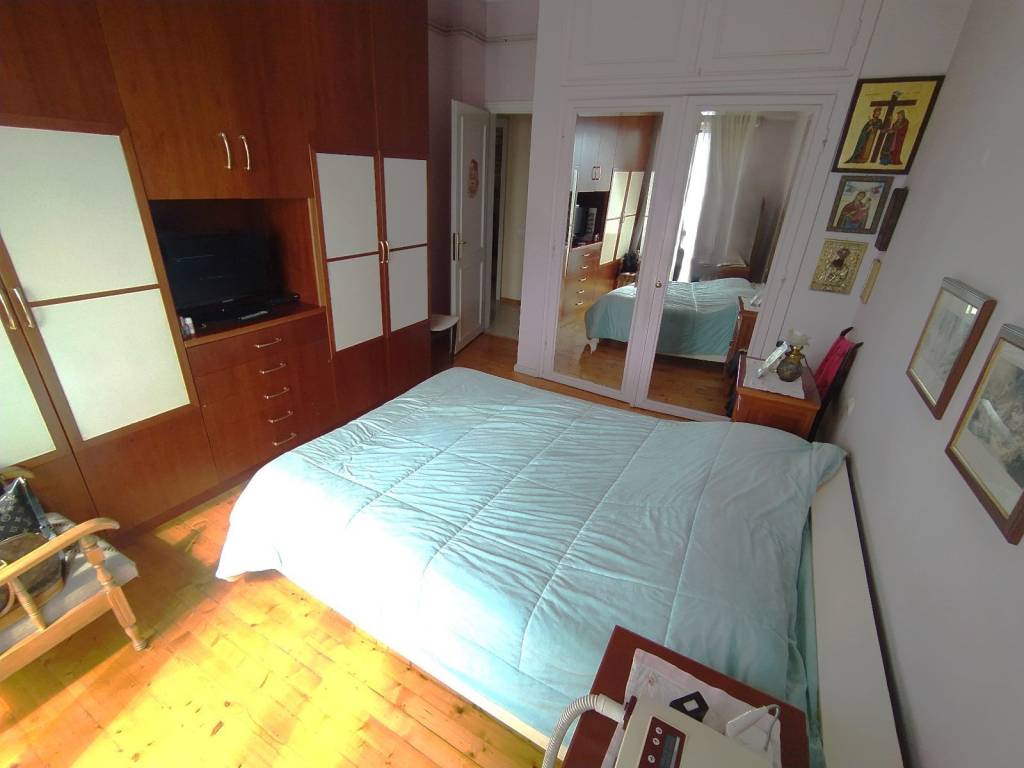 ANYPLACE MESITIKES YPERESIES