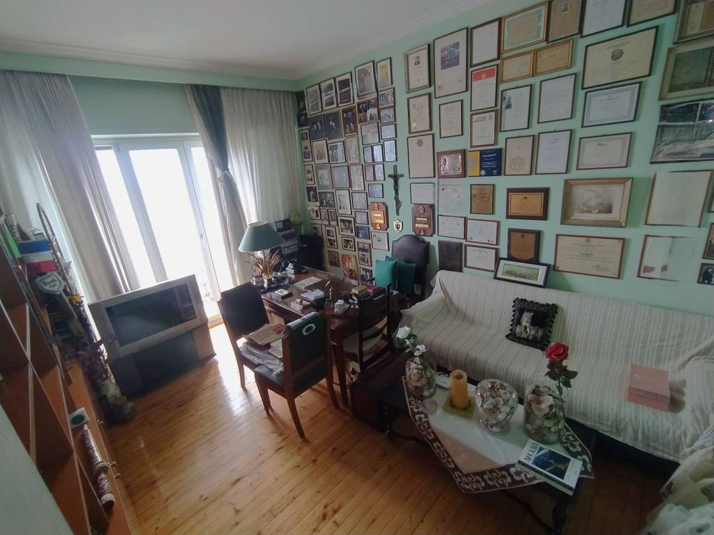 ANYPLACE MESITIKES YPERESIES