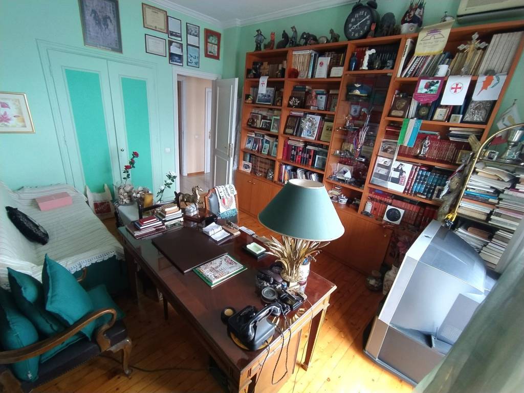 ANYPLACE MESITIKES YPERESIES