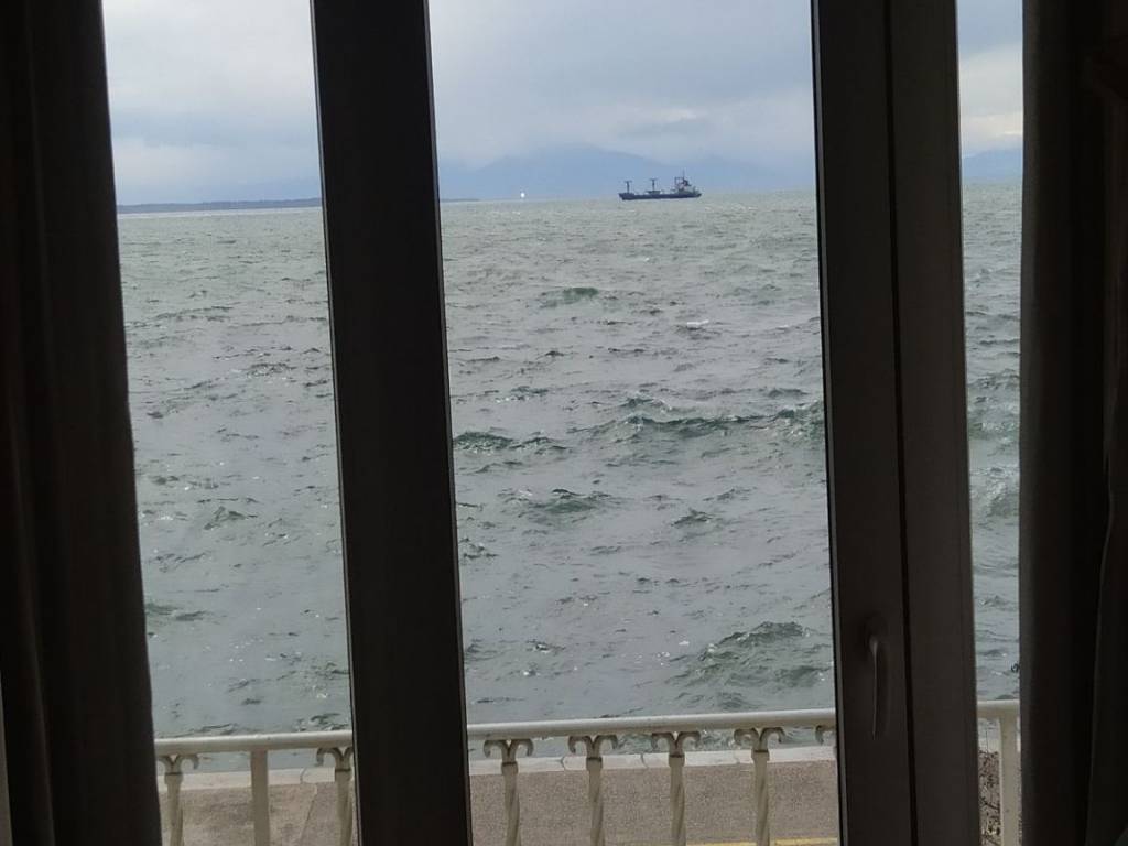 ANYPLACE MESITIKES YPERESIES