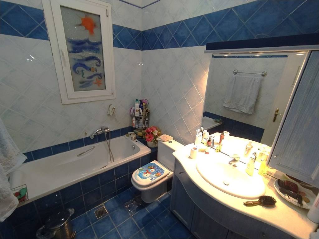 ANYPLACE MESITIKES YPERESIES