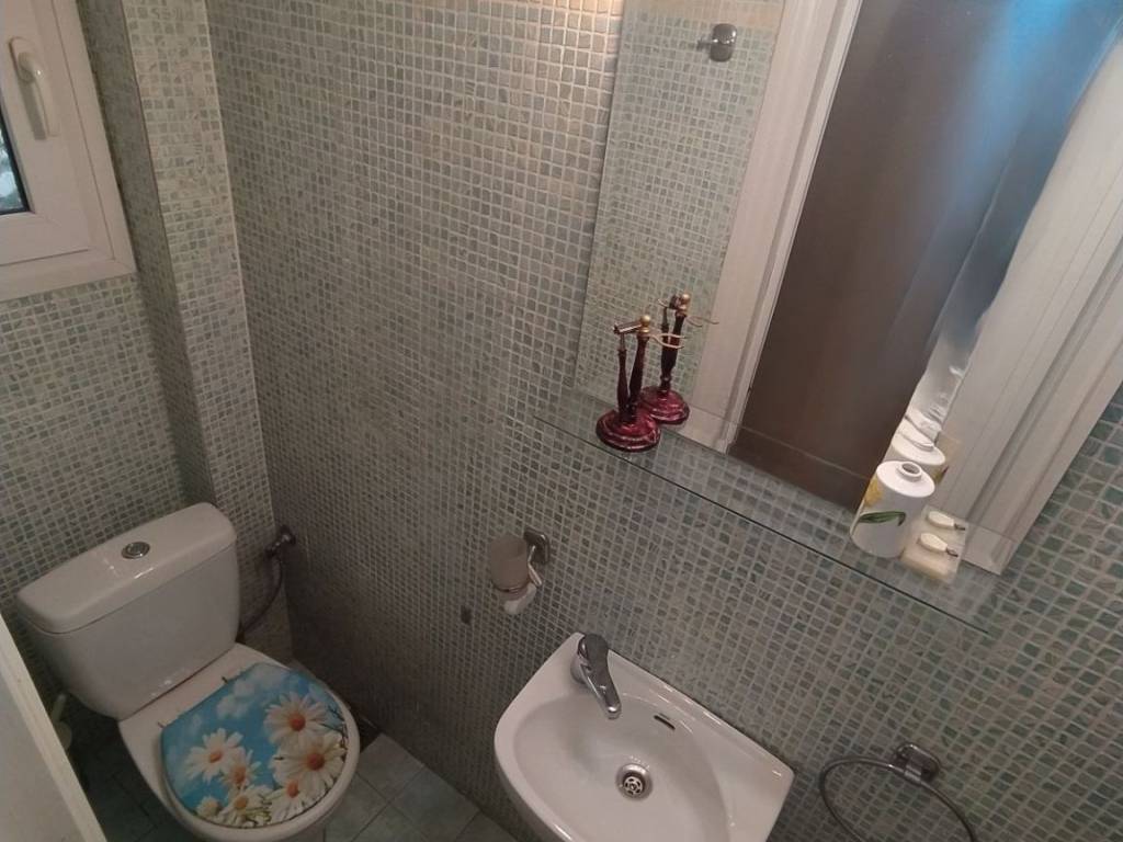 ANYPLACE MESITIKES YPERESIES