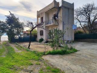 ME CHORO GIA STATHMEYSE, KEPO e PISINA