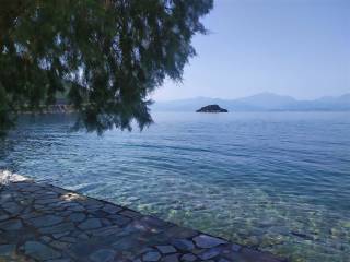 ME PENTAKATHARA NERA KATALLELA GIA KOLYMBESE