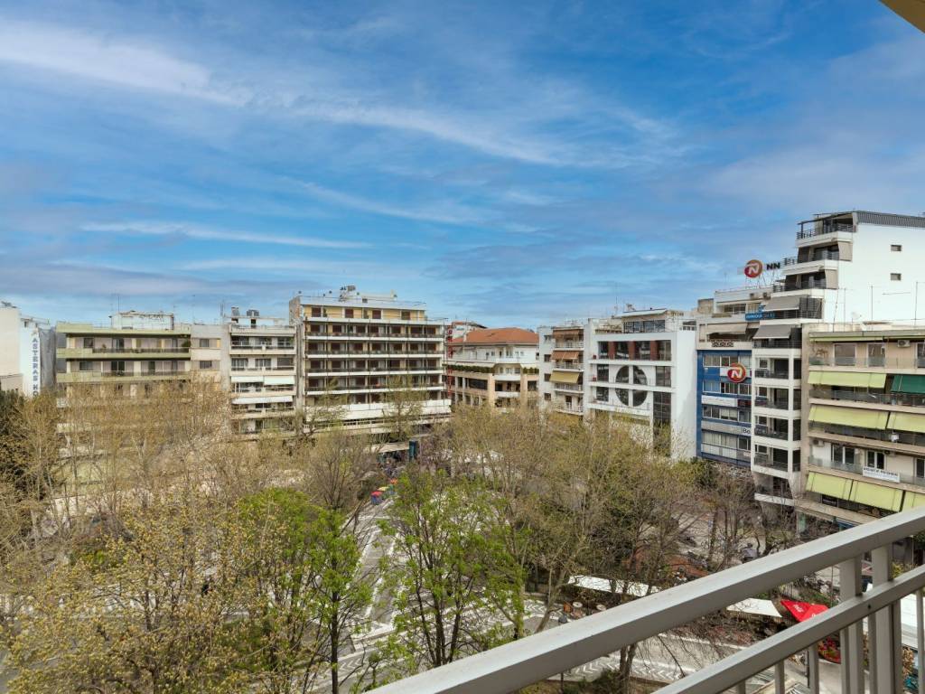 THEA PROs TEN PLATEIA TACHYDROMEIOY