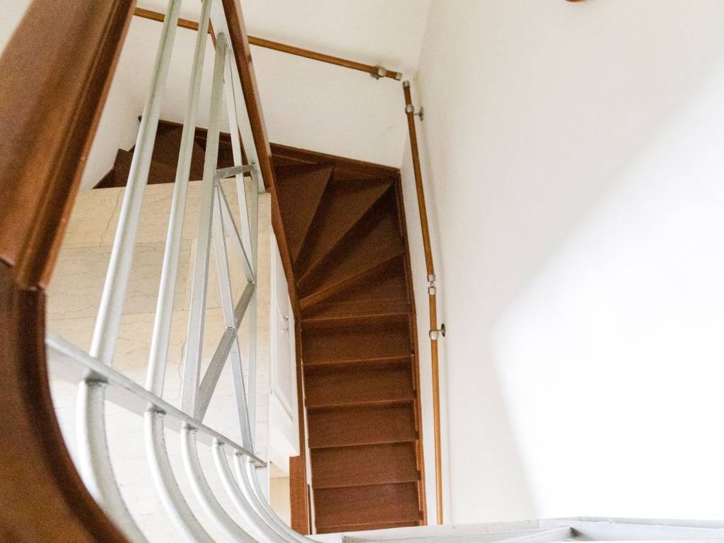 APOPSE TES ESOTERIKES SKALAS APO TON 5o OROPHO