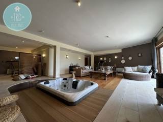 Σαλόνι με τζακούζι