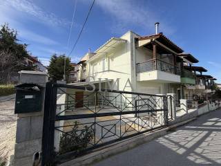 Πάρκινγκ με συρόμενη καγκελόπορτα