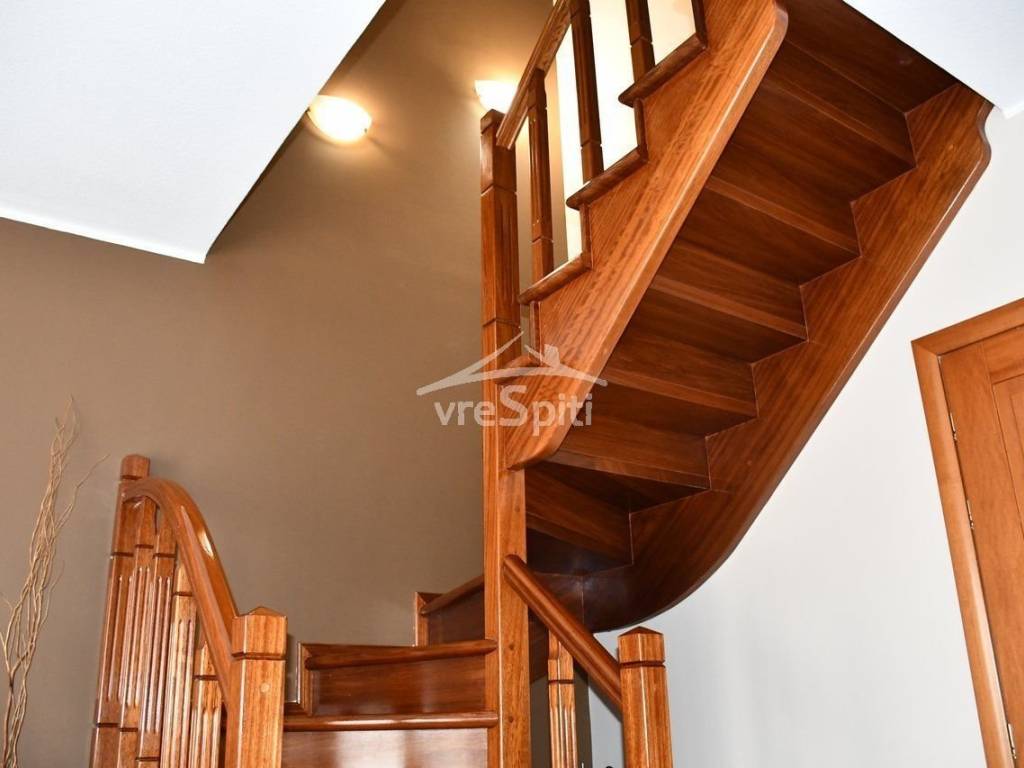 ΕΣΩΤΕΡΙΚΗ ΣΚΑΛΑ