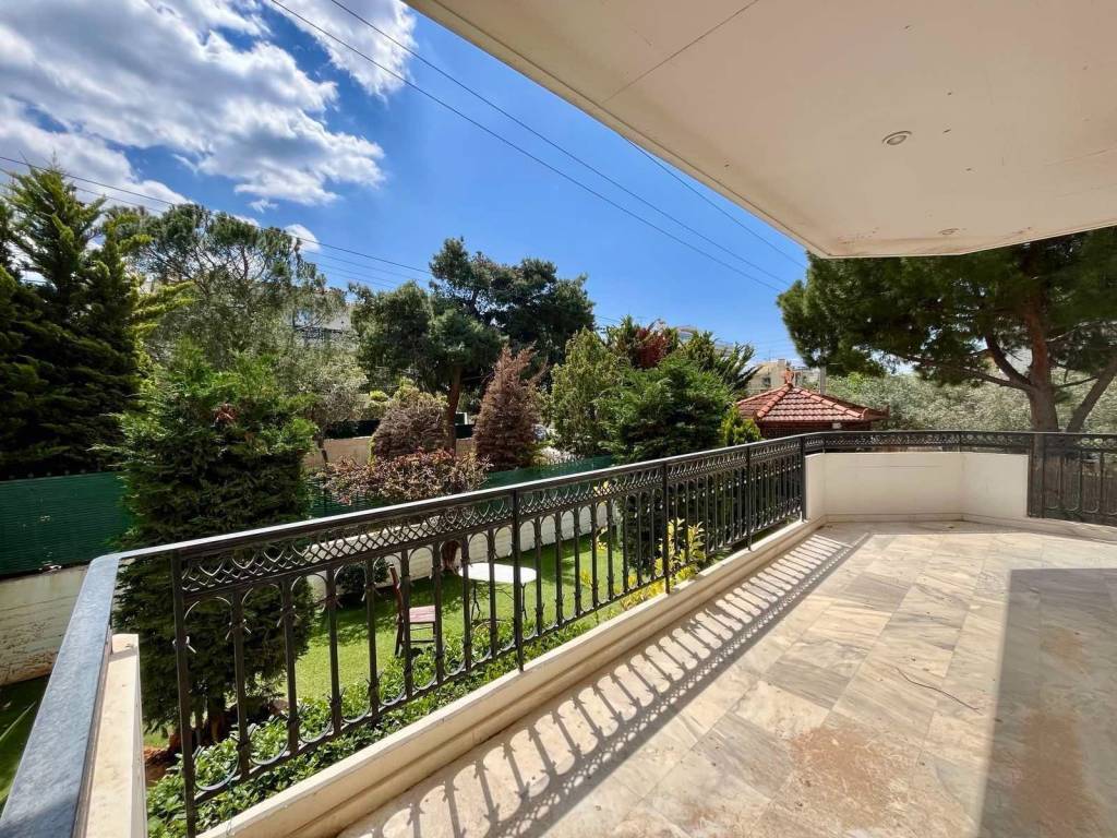 Μπαλκόνι κουζίνας.Όλα τα δωμάτια έχουν  ξεχωριστό μπαλκόνι