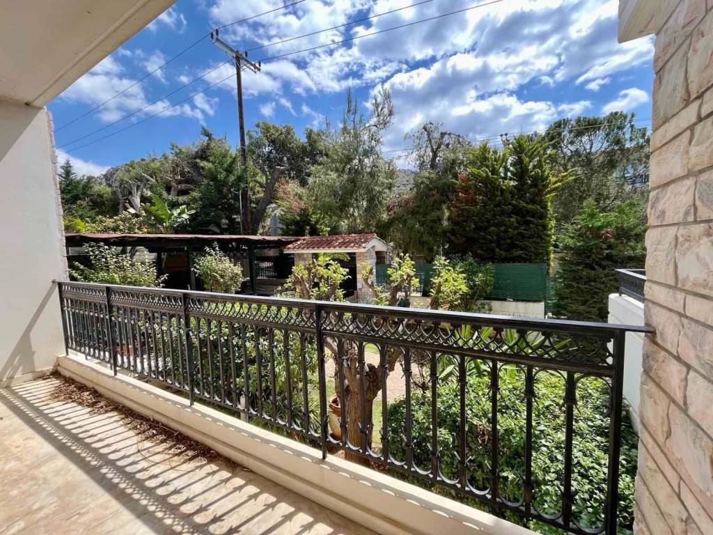 Μπαλκόνι υπνοδωματίο 2.Όλα τα δωμάτια έχουν  μπαλκόνι.