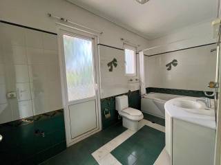 Μπάνιο με τζακούζι.