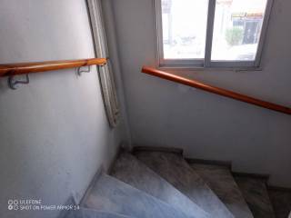 ΕΣΩΤΕΡΙΚΗ ΣΚΑΛΑ ΜΕ ΚΟΥΠΑΣΤΗ