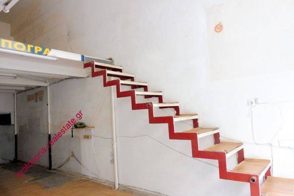 ΣΚΑΛΑ ΠΟΥ ΟΔΗΓΕΙ ΣΤΟ ΠΑΤΑΡΙ