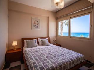 ANYPLACE MESITIKES YPERESIES