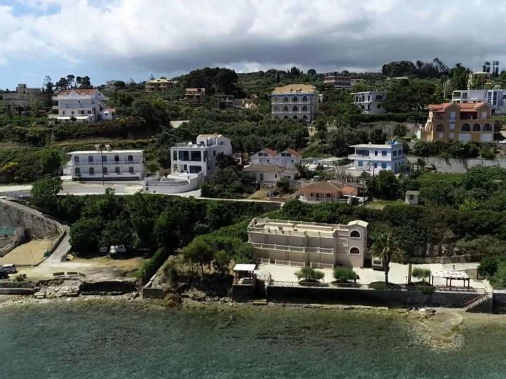 ANYPLACE MESITIKES YPERESIES